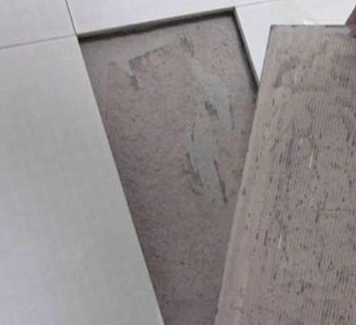 石鼓瓷砖空鼓维修公司分享瓷砖铺贴时如果打浆（即涂抹在瓷砖背面和基层上的砂浆或瓷砖胶）过少，会带来以下问题